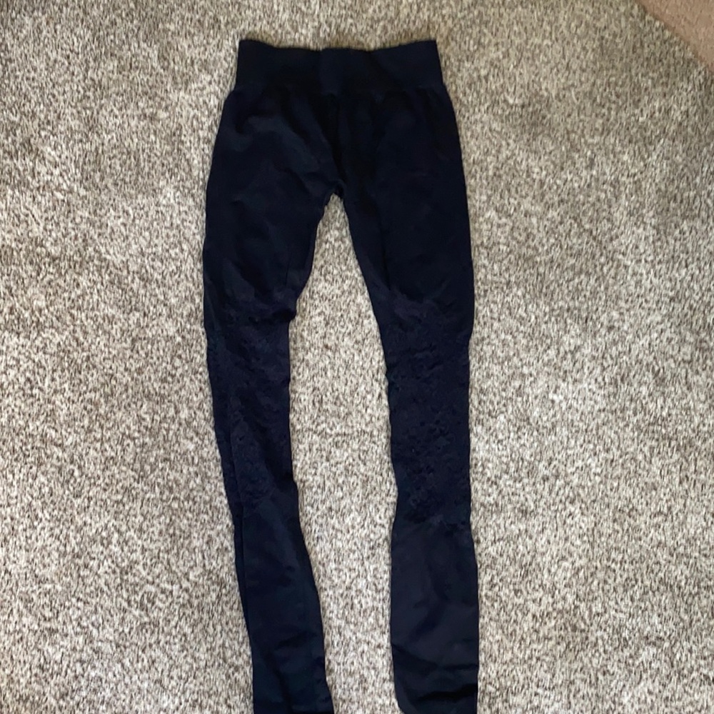Women’s Fabletics floral patterned leggings (size 8)